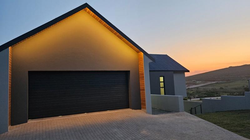 4 Bedroom Property for Sale in Outeniquasbosch Western Cape